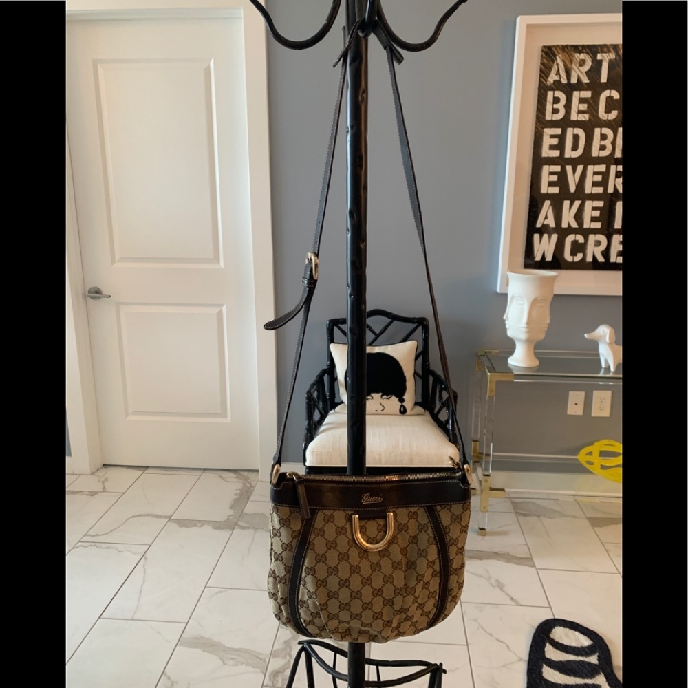 GUCCI SHOULDER/CROSSBODY LOOKS NEW FROM BOX